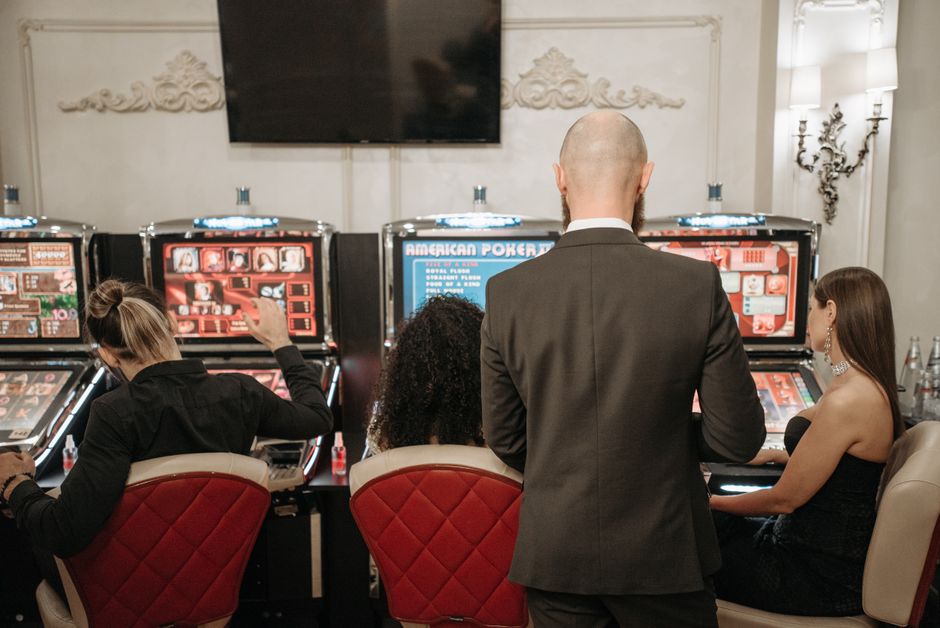 The Evolution and Mechanics of the Modern Slot Machine